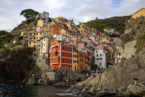 Riomaggiore, Italien, im vollen Sonnenlicht