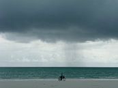 'Fietsen aan zee', Zanzibar van Martine Joanne thumbnail