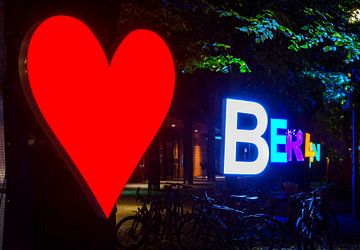 Verlichte belettering " Love Berlin" van Frank Herrmann