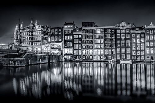 Amsterdam Damrak by night