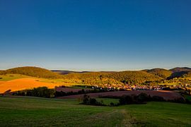 Avondwandeling door het mooie avondlicht van Schmalkalden van Oliver Hlavaty