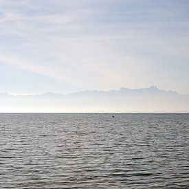 Bodensee im Herbst und die Schweizer Alpen von aRi F. Huber