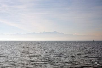 Le lac de Constance en automne et les Alpes suisses sur aRi F. Huber