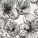 Moderne abstrakte botanische schwarze Aquarellblumen von Dina Dankers Miniaturansicht