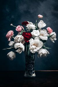 Ranunkeln und Tulpen