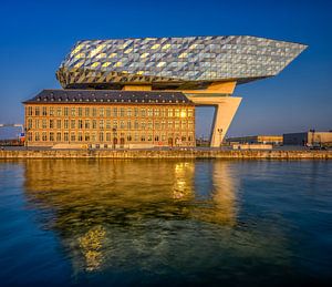 Goldene Stunde im Hafen von Antwerpen von Leon Okkenburg