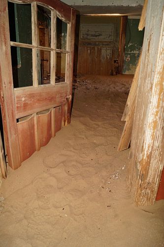 Deur in het zand