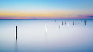 Fischernetze im See bei wunderschönem Sonnenuntergang