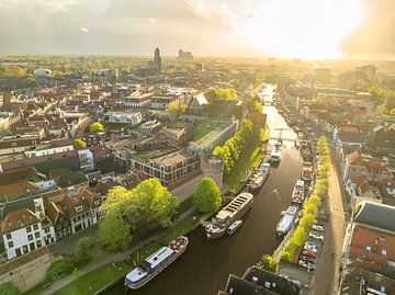 Zwolle stad Thorbeckegracht luchtfoto tijdens een lente zonsondergang van Sjoerd van der Wal Fotografie