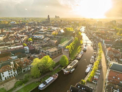 Zwolle Thorbeckegracht luchtfoto tijdens een lente zonsondergang