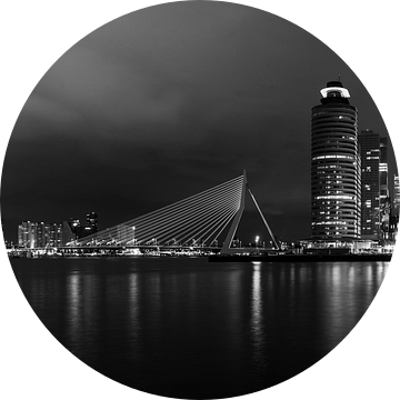 Rotterdam by night, panorama zwart/wit van Maurice Verschuur