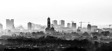 Dom Tower watches over the City of Utrecht, Netherlands by De Utrechtse Internet Courant (DUIC)