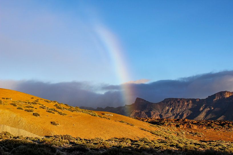 Landschaft mit Regenbogen auf Teneriffa von Reiner Conrad