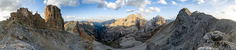 Panoramaausblick in den Dolomiten von Leo Schindzielorz