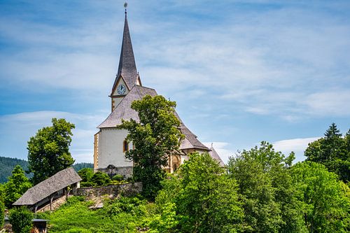 Gezicht op de kerken van Maria Woerth aan de Woerthersee in Oostenrijk.