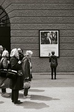 De groep en  het individu (bij de Salzburger Festspiele) van André Bouterse
