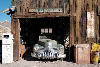 Gas Station in a ghost town / Gas station in a ghost town