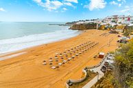 Der Strand von Albufeira an der Algarve in Portugal von Ivo de Rooij Miniaturansicht
