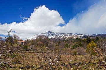 Bij de krater van de vulkaan Etna op Sicilië