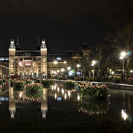Amsterdam Museumplein bij nacht von Wendy Kops