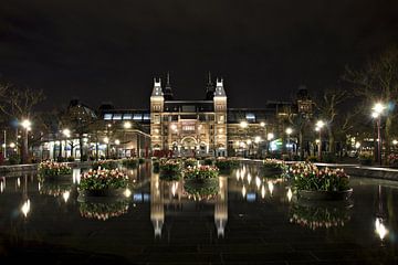 Amsterdam Museumplein bij nacht by Wendy Kops
