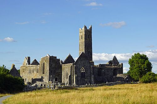 Het klooster van Quin is een voormalig Franciscaner klooster in Quinuin