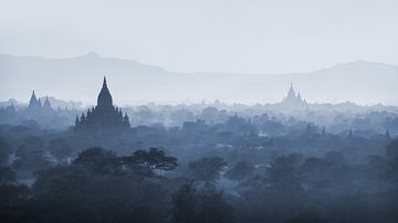 Coucher de soleil sur les pagodes de Bagan, Myanmar sur Rene Mens