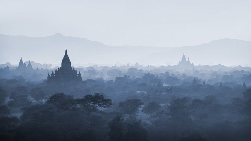 Sonnenuntergang über Pagoden von Bagan, Myanmar von Rene Mens