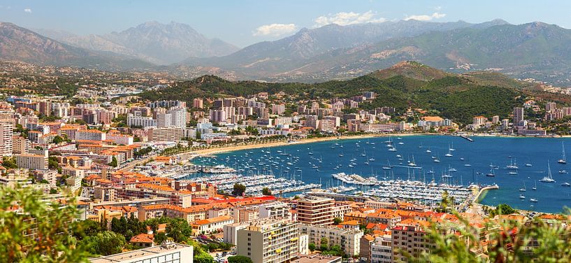Luftaufnahme der Stadt Ajaccio. Korsika, Frankreich von Yevgen Belich