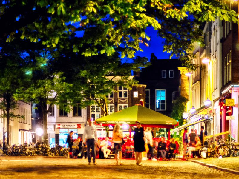 Avond bij het Stadhuisplein, Utrecht. 002. par George Ino