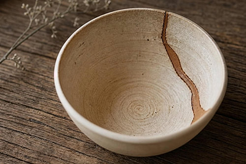 Wabi-Sabi Keramikschale mit Kintsugi-Riss – Japandi Stil von BBGalerie24