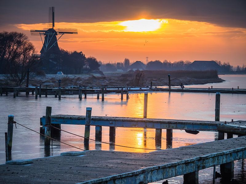 Een bevroren meer van Martijn Tilroe