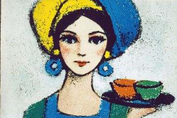 Bunt gekleidete Frau beim Servieren von OMG Art