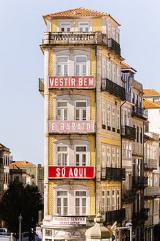 Buntes Gebäude in Porto | Reisefotografie