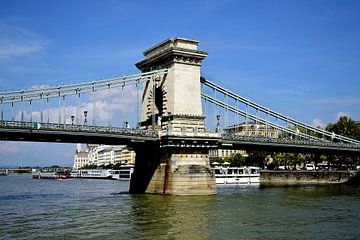 Annäherung an die Széchenyi Kettenbrücke von Frank's Awesome Travels