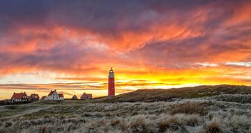 Leuchtturm von Texel im Sonnenuntergangs von Justin Sinner Pictures ( Fotograaf op Texel)