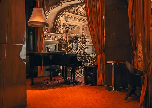 Die etwas abgenutzte Pianobar im schönen New York Café, Budapest.