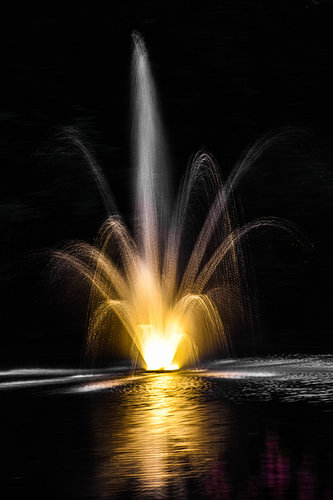 Fontein bij nacht, Wilhelminapark Utrecht (staand)
