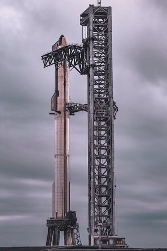 Starship Superheavy (stacked) on the Launchpad