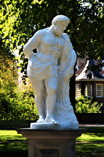 Hercules  Beeld Valkenbergpark Breda