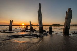 Zonsondergang bij rivier de Lek van Moetwil en van Dijk - Fotografie