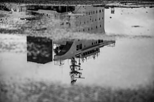 Schiffe im Hafen von Amsterdam.