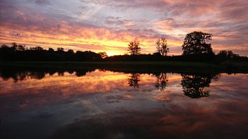 Weerspiegeling Zonsopkomst sur Raymond Hofste