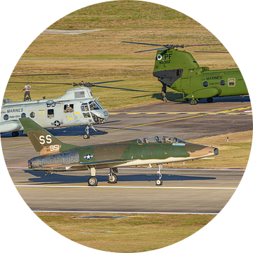 Take-off North American TF-100F Super Sabre.