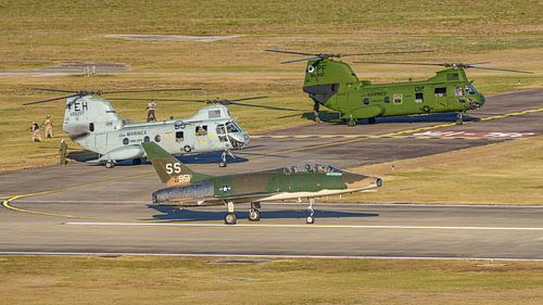 Take-off North American TF-100F Super Sabre.