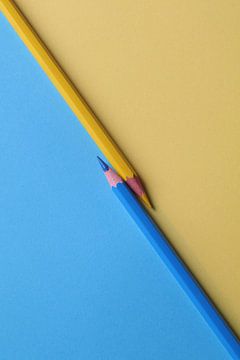 Pencils form the Ukrainian flag by Jan Diepeveen