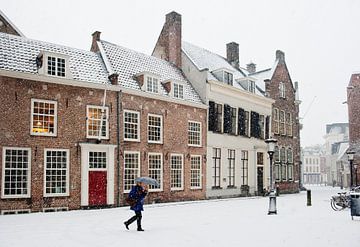 Sneeuw achter de Dom in Utrecht