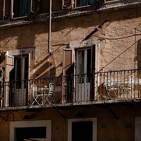 La dolce vita sur un balcon italien sur Isis Sturtewagen