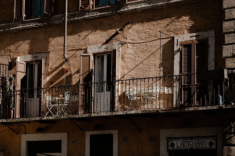 Das dolce vita auf einem italienischen Balkon von Isis Sturtewagen