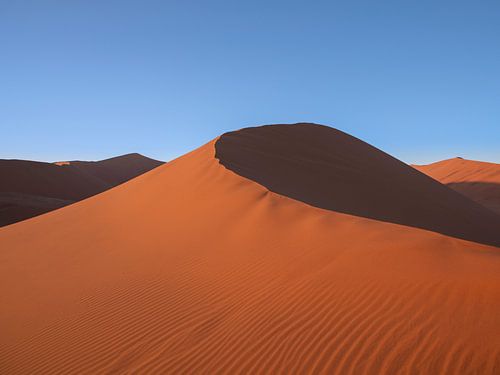 Zandduin in woestijnlandschap